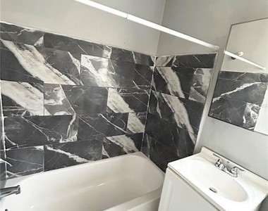 424 N Charles Street - Photo Thumbnail 11