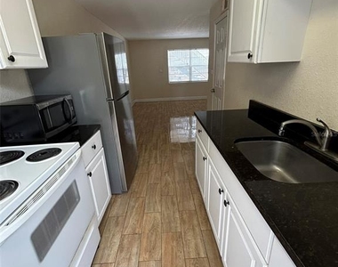 1710 S Washington Avenue - Photo Thumbnail 5