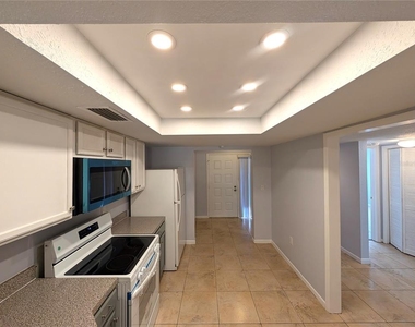 6306 Grand Bahama Circle - Photo Thumbnail 8
