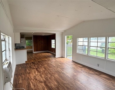115 Whitfield Street - Photo Thumbnail 14