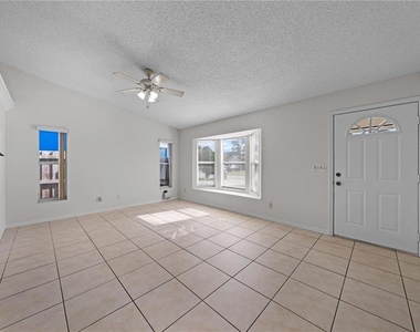 1094 Martin Boulevard - Photo Thumbnail 7