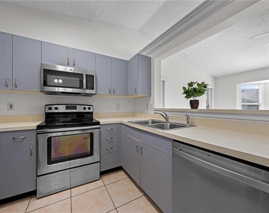 1094 Martin Boulevard - Photo Thumbnail 19