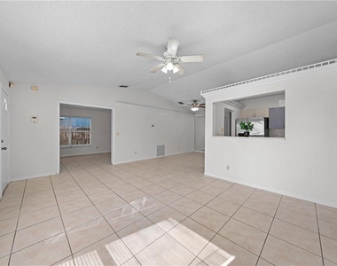 1094 Martin Boulevard - Photo Thumbnail 8