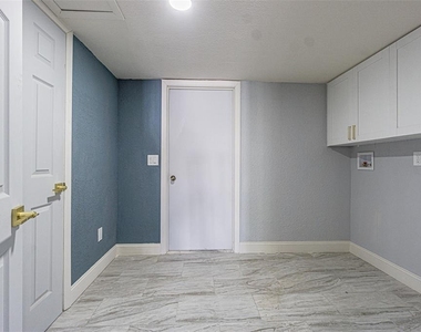 6379 Conniewood Square - Photo Thumbnail 9