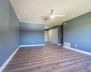 6379 Conniewood Square - Photo Thumbnail 15