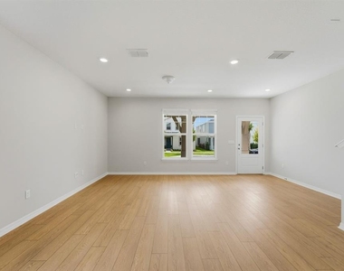 6254 Sunny Time Avenue - Photo Thumbnail 5