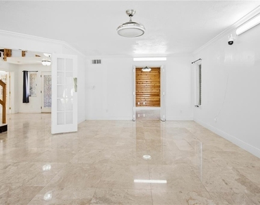 433 Pelican Bay Drive - Photo Thumbnail 10