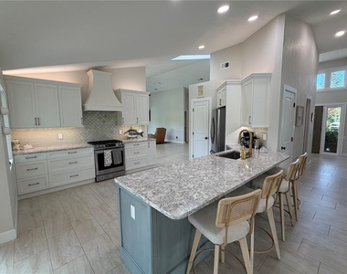 209 Bromely Circle - Photo Thumbnail 12