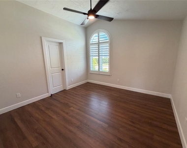 209 Bromely Circle - Photo Thumbnail 20