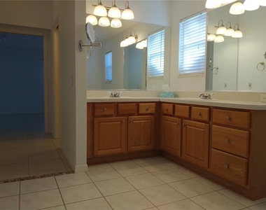 1233 Oak Forest Drive - Photo Thumbnail 18
