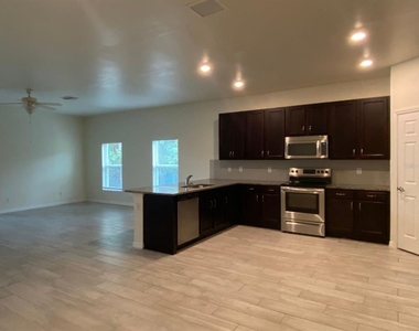 203 Jennifer Drive - Photo Thumbnail 2