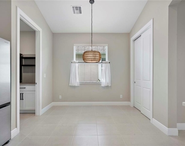 15927 Mulrion Boulevard - Photo Thumbnail 7