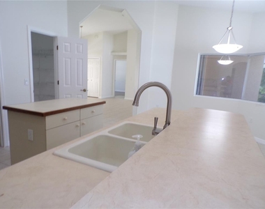 17104 Kellog Avenue - Photo Thumbnail 9