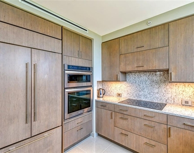 1211 Gulf Of Mexico Drive - Photo Thumbnail 13
