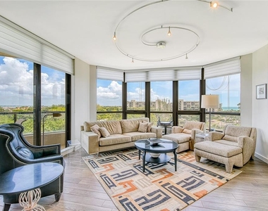 1211 Gulf Of Mexico Drive - Photo Thumbnail 8