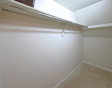 2776 Rolling Green Place - Photo Thumbnail 4