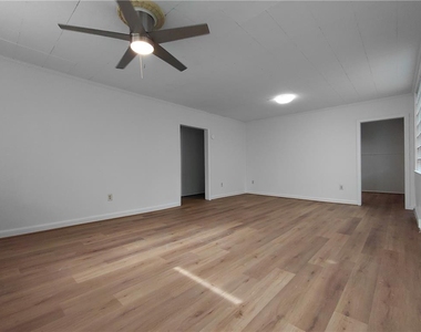 724 W Broad Street - Photo Thumbnail 4
