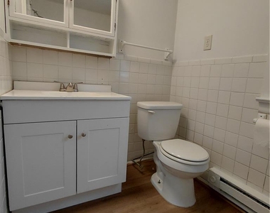724 W Broad Street - Photo Thumbnail 3
