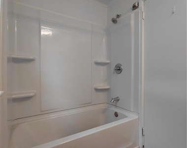 724 W Broad Street - Photo Thumbnail 1
