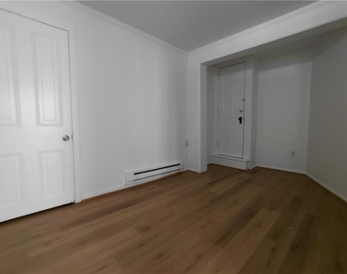 724 W Broad Street - Photo Thumbnail 2
