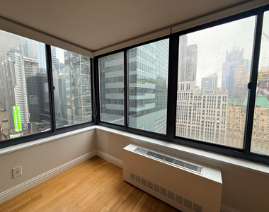 West 48th Street - Photo Thumbnail 1