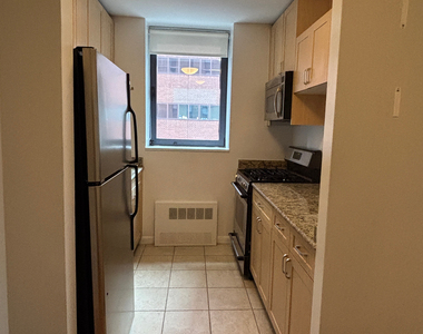 West 48th Street - Photo Thumbnail 7