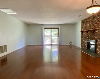 1104 Summer Hill Drive - Photo Thumbnail 5