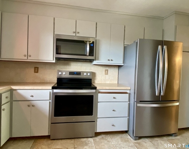 1104 Summer Hill Drive - Photo Thumbnail 4