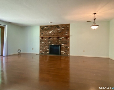 1104 Summer Hill Drive - Photo Thumbnail 6