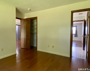 1104 Summer Hill Drive - Photo Thumbnail 13