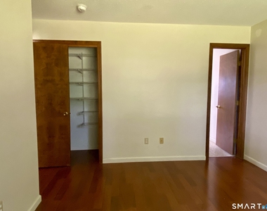 1104 Summer Hill Drive - Photo Thumbnail 15
