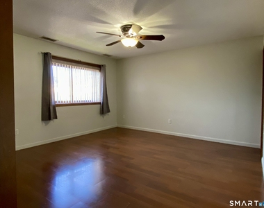 1104 Summer Hill Drive - Photo Thumbnail 10