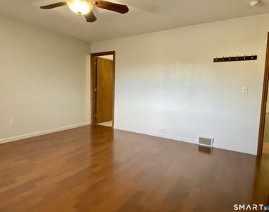 1104 Summer Hill Drive - Photo Thumbnail 8
