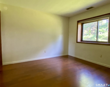 1104 Summer Hill Drive - Photo Thumbnail 14