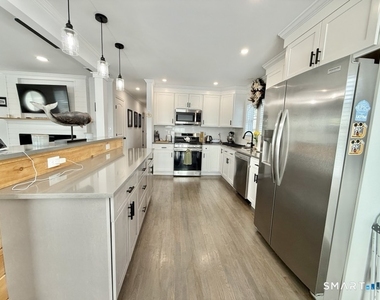 39 Edgefield Avenue - Photo Thumbnail 6