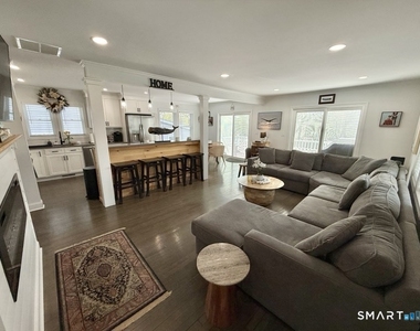 39 Edgefield Avenue - Photo Thumbnail 2
