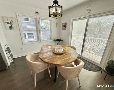 39 Edgefield Avenue - Photo Thumbnail 8