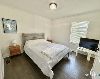 39 Edgefield Avenue - Photo Thumbnail 14