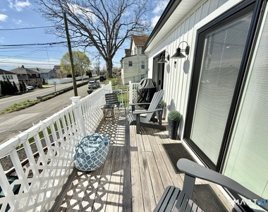 39 Edgefield Avenue - Photo Thumbnail 10