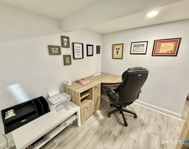 39 Edgefield Avenue - Photo Thumbnail 26
