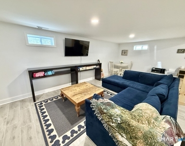 39 Edgefield Avenue - Photo Thumbnail 23