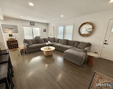 39 Edgefield Avenue - Photo Thumbnail 3