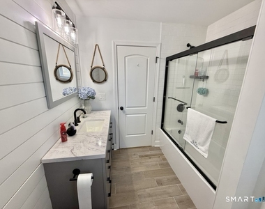39 Edgefield Avenue - Photo Thumbnail 13