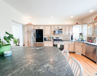 712 Broadway - Photo Thumbnail 5