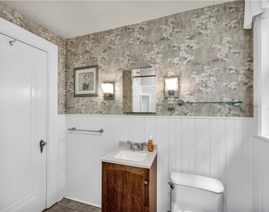 616 Rossmore Ave - Photo Thumbnail 16