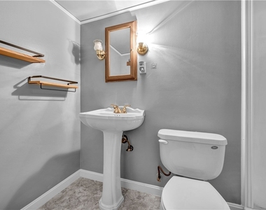 616 Rossmore Ave - Photo Thumbnail 19