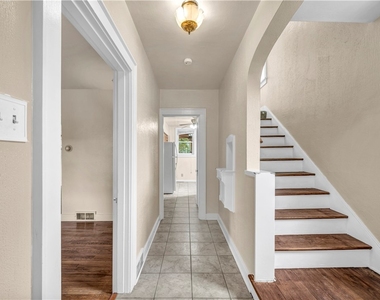 616 Rossmore Ave - Photo Thumbnail 4