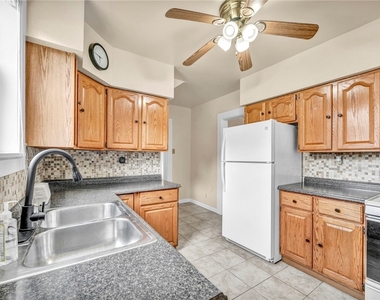 616 Rossmore Ave - Photo Thumbnail 9