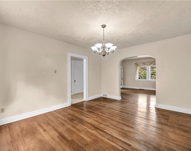 616 Rossmore Ave - Photo Thumbnail 7