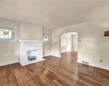 616 Rossmore Ave - Photo Thumbnail 5